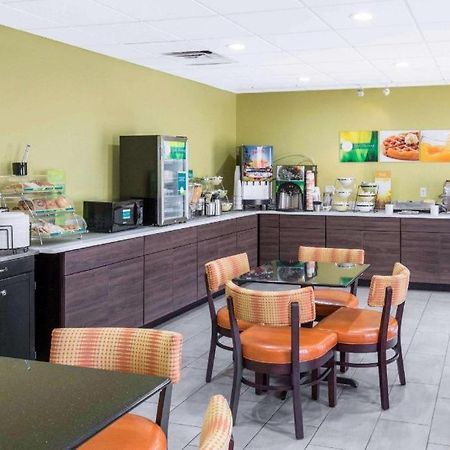 Quality Inn & Suites Arnold - St Louis エクステリア 写真