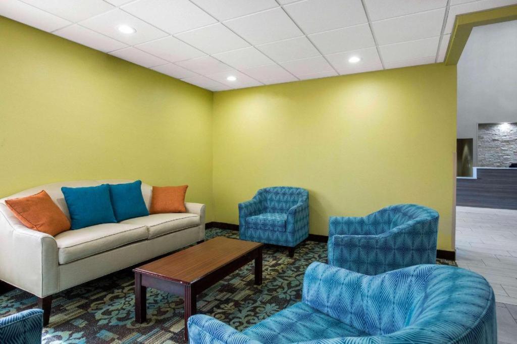 Quality Inn & Suites Arnold - St Louis エクステリア 写真