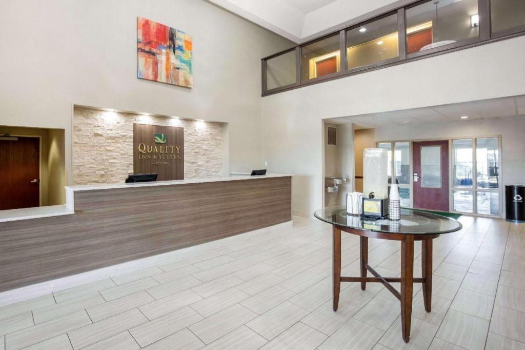 Quality Inn & Suites Arnold - St Louis エクステリア 写真