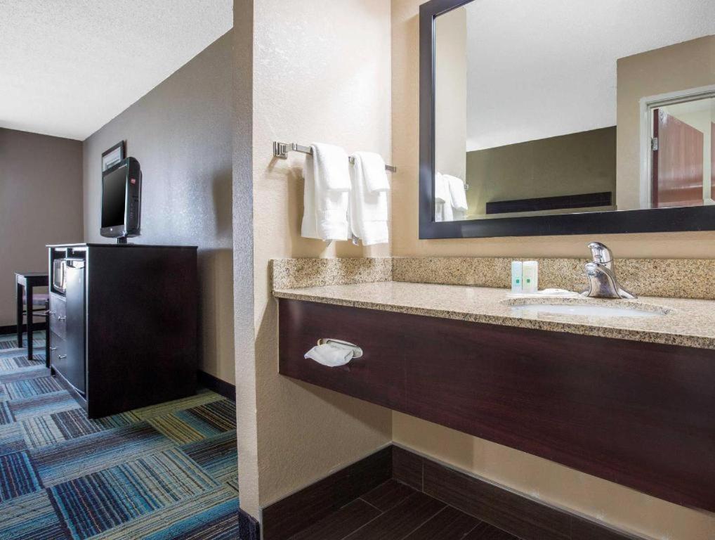Quality Inn & Suites Arnold - St Louis エクステリア 写真